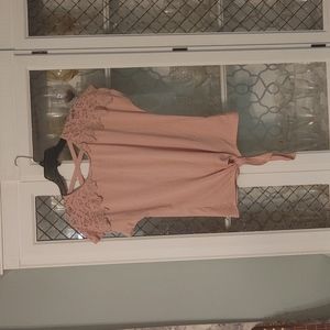 Daisy Fuentes tied tee